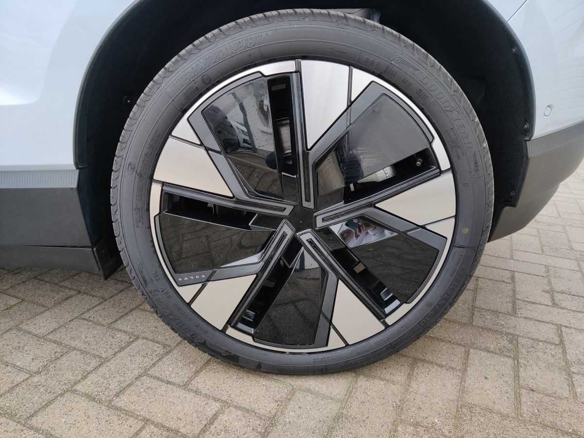 Volvo  Ultra Twin Motor AWD Performance