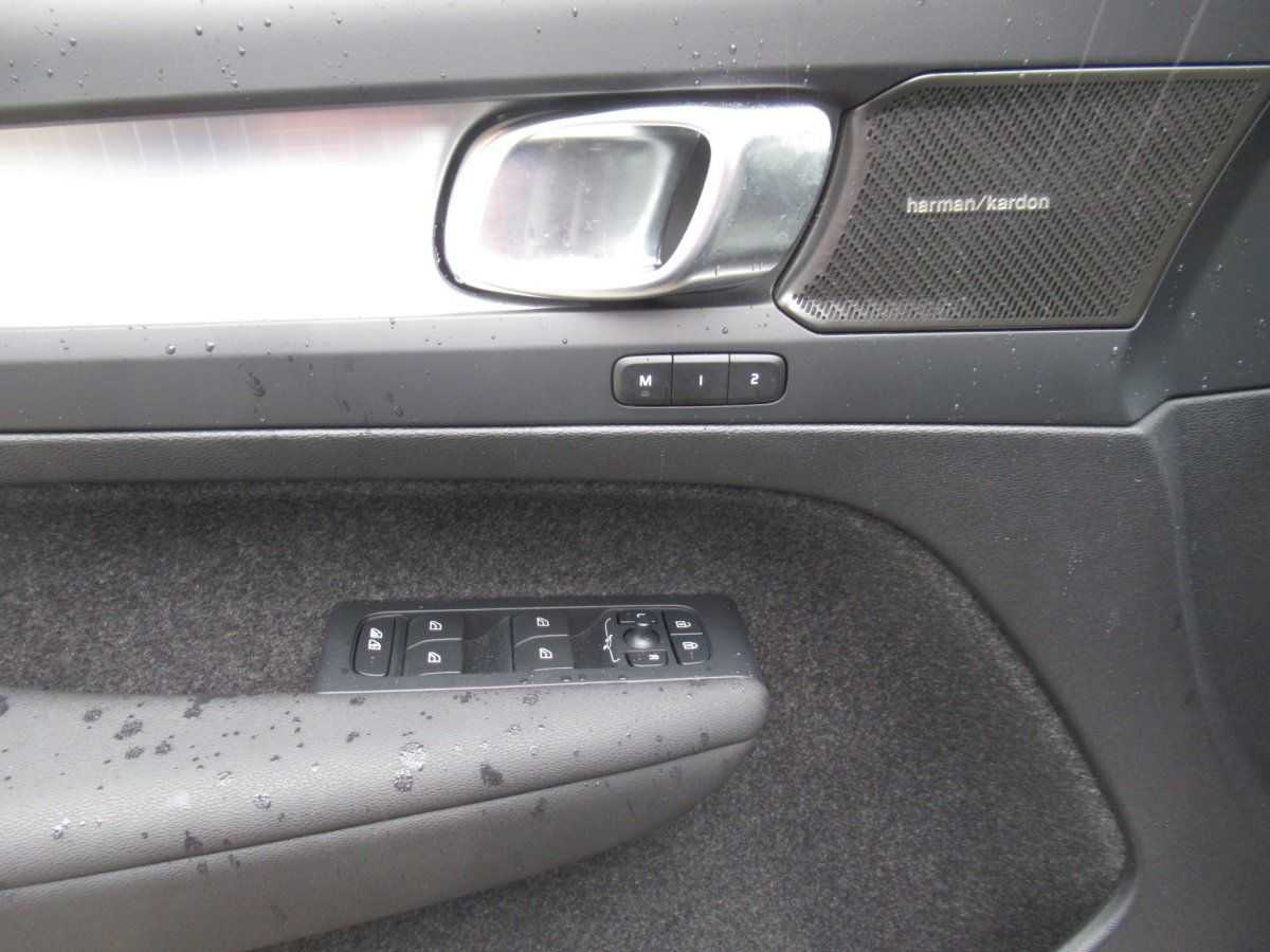 Volvo  B3 Benzin Plus Dark Automatik