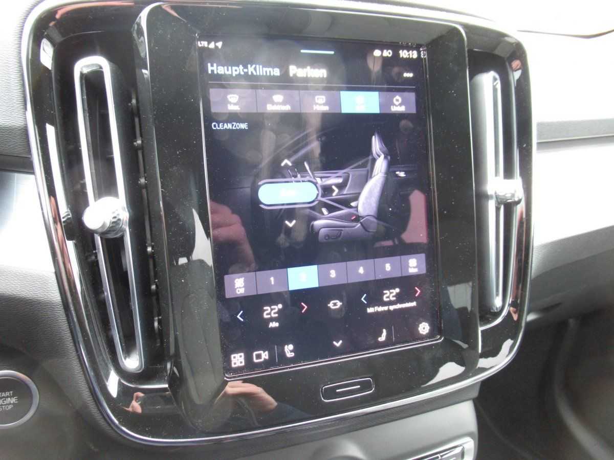 Volvo  B3 Benzin Plus Dark Automatik