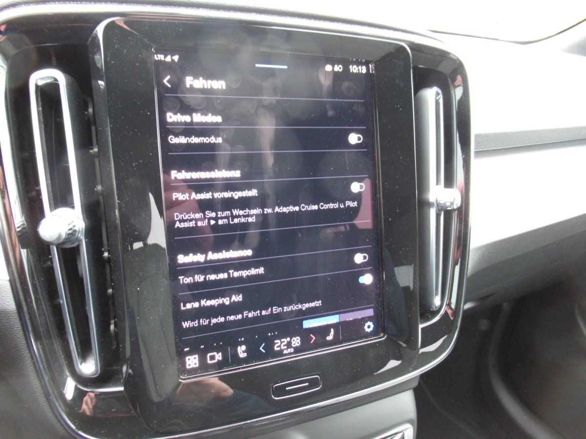 Volvo  B3 Benzin Plus Dark Automatik