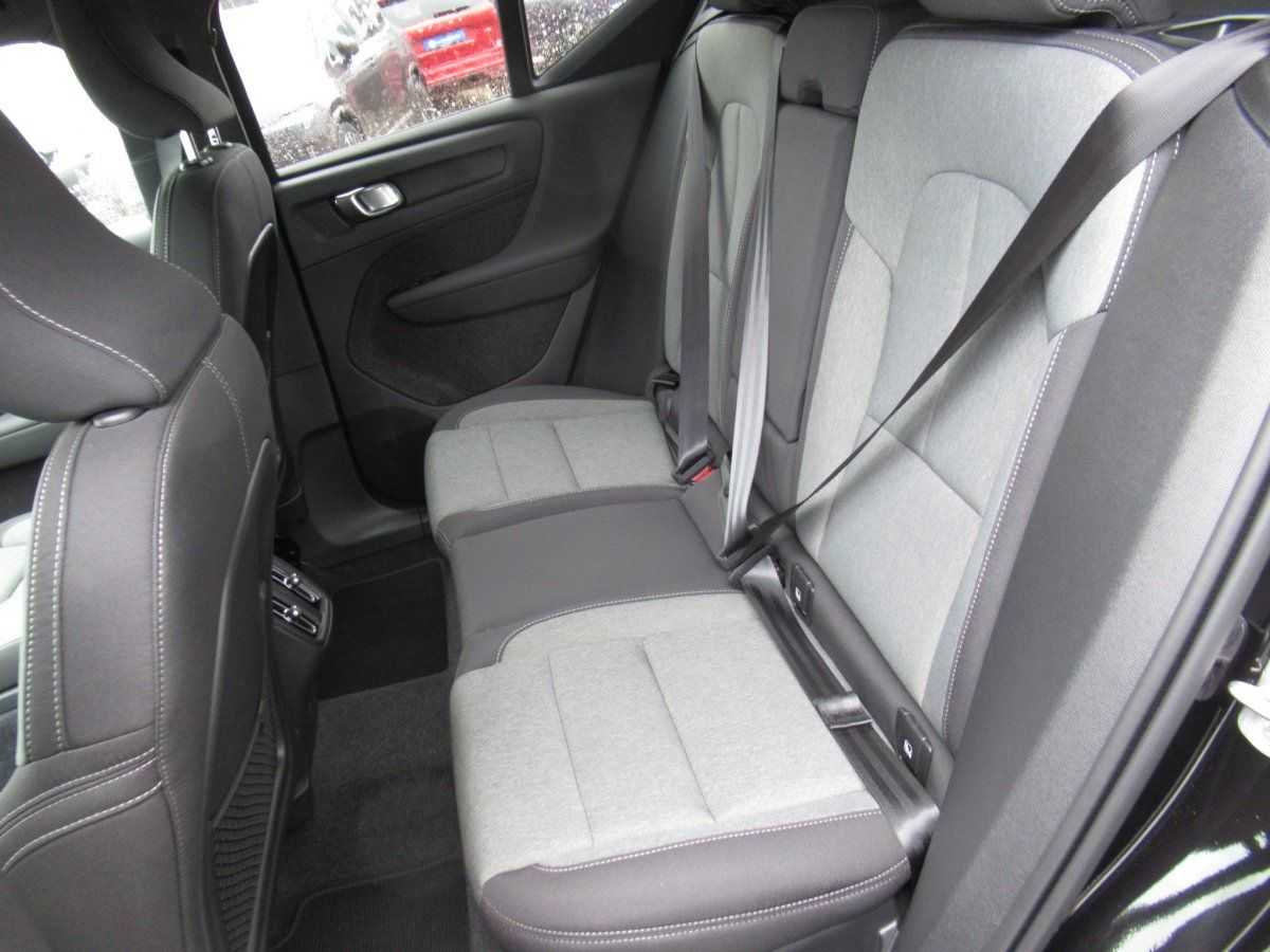 Volvo  B3 Benzin Plus Dark Automatik