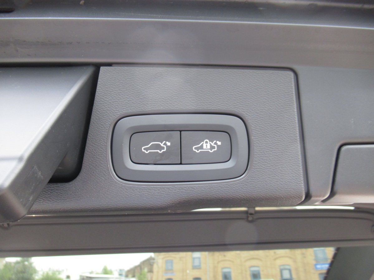 Volvo  Recharge T6 AWD R-Design Automatik