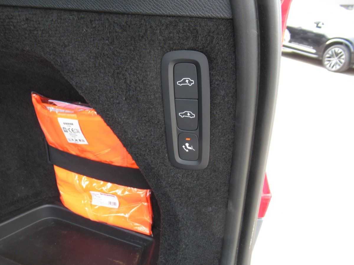 Volvo  B5 Diesel AWD Plus Bright Automatik