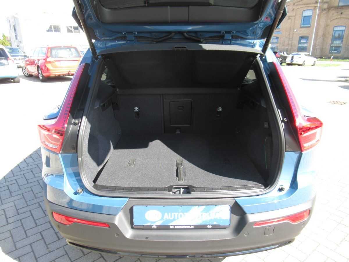 Volvo  B3 Benzin Plus Dark Automatik