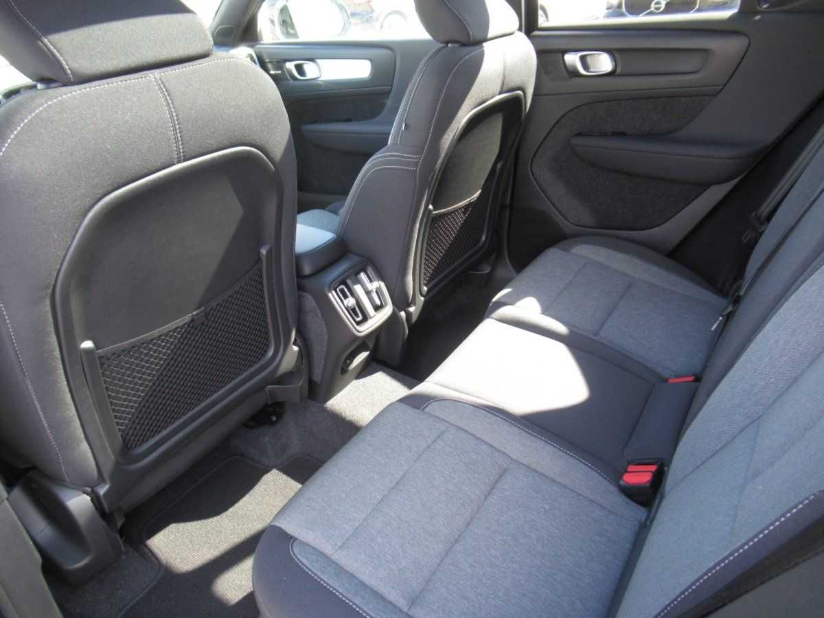 Volvo  B3 Benzin Plus Dark Automatik