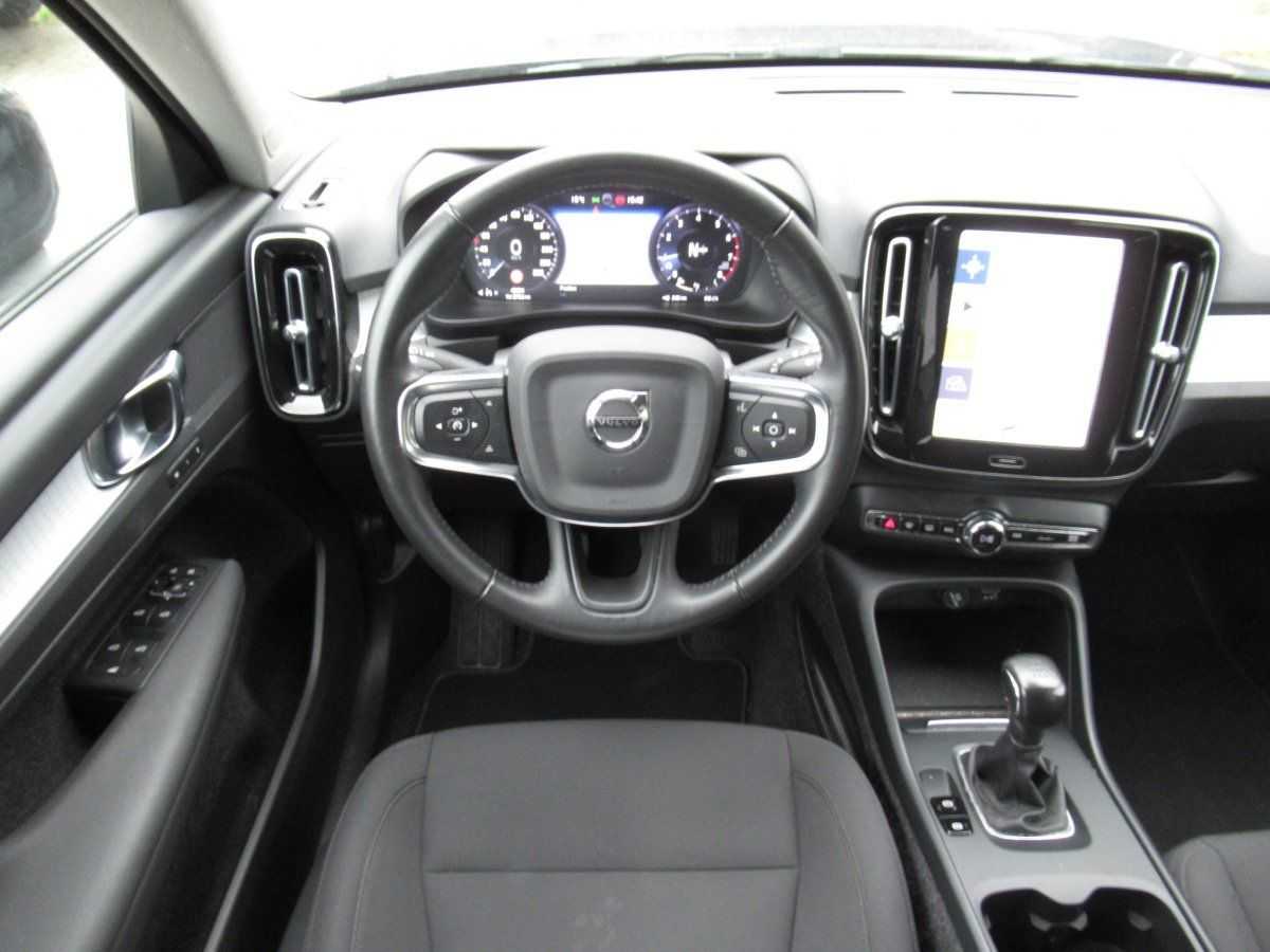 Volvo  T3 Benzin Momentum Pro 6 Gang Schalter
