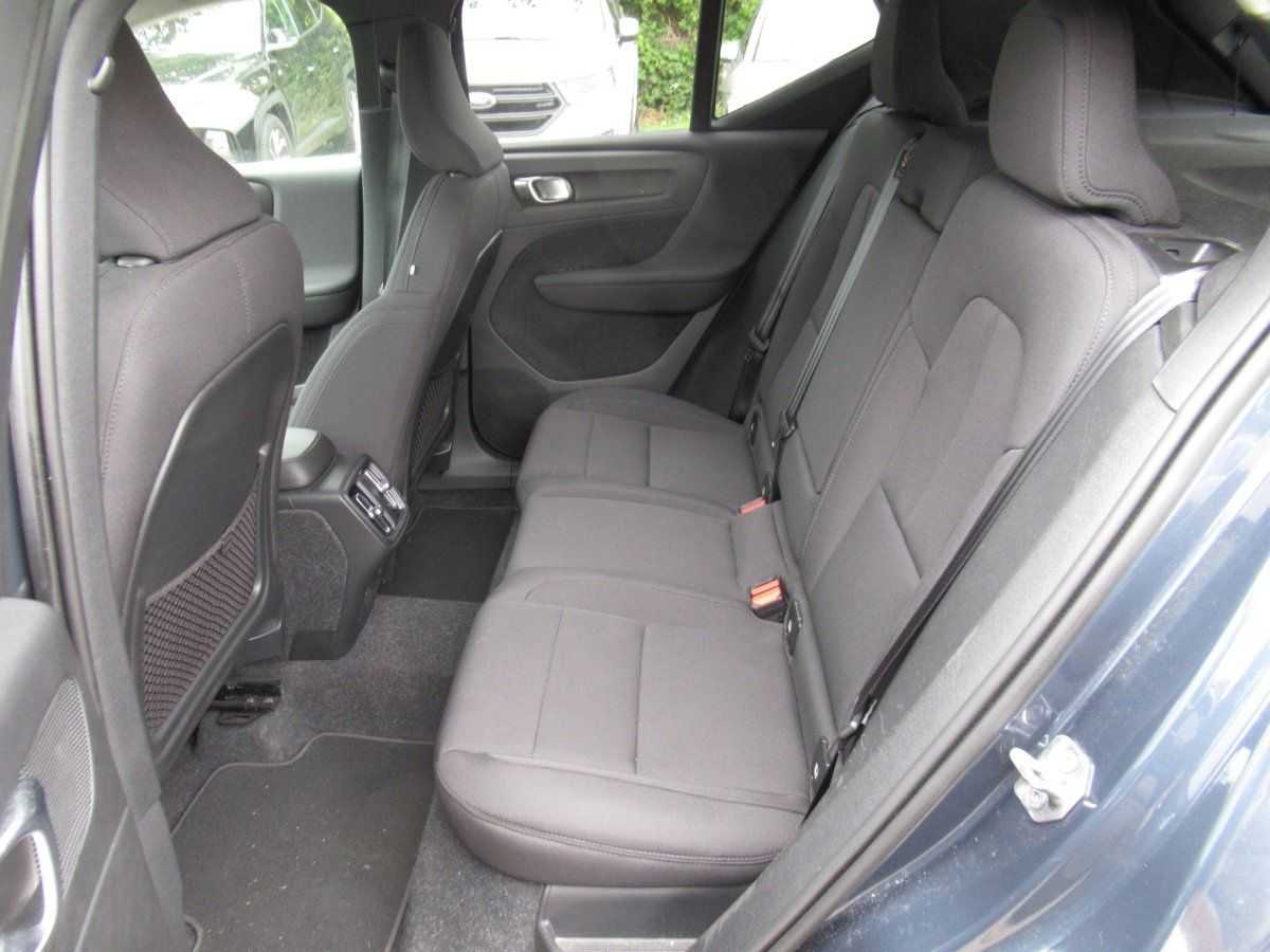 Volvo  T3 Benzin Momentum Pro 6 Gang Schalter