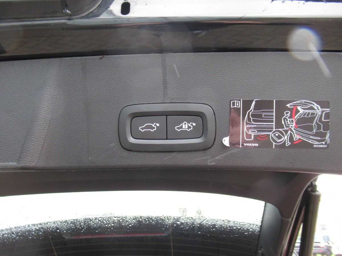 Volvo  T3 Benzin Momentum Pro Automatik