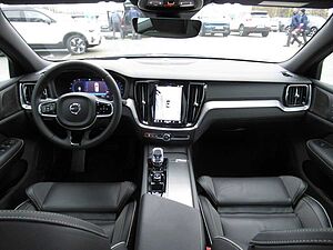 Volvo  Ultimate B5 AWD Benzin Dark Automatik