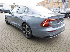 Volvo  Ultimate B5 AWD Benzin Dark Automatik