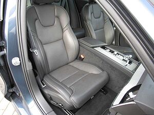 Volvo  B4 Benzin Plus Dark Automatik