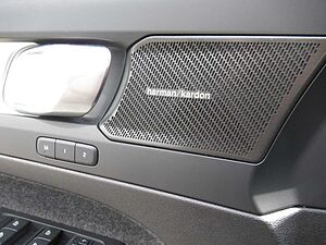 Volvo  B4 Benzin Plus Dark Automatik