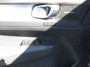 Volvo  B3 Benzin Plus Dark Automatik