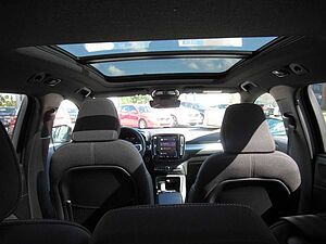 Volvo  B3 Benzin Plus Dark Automatik
