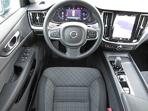 Volvo  B3 Benzin Core Automatik