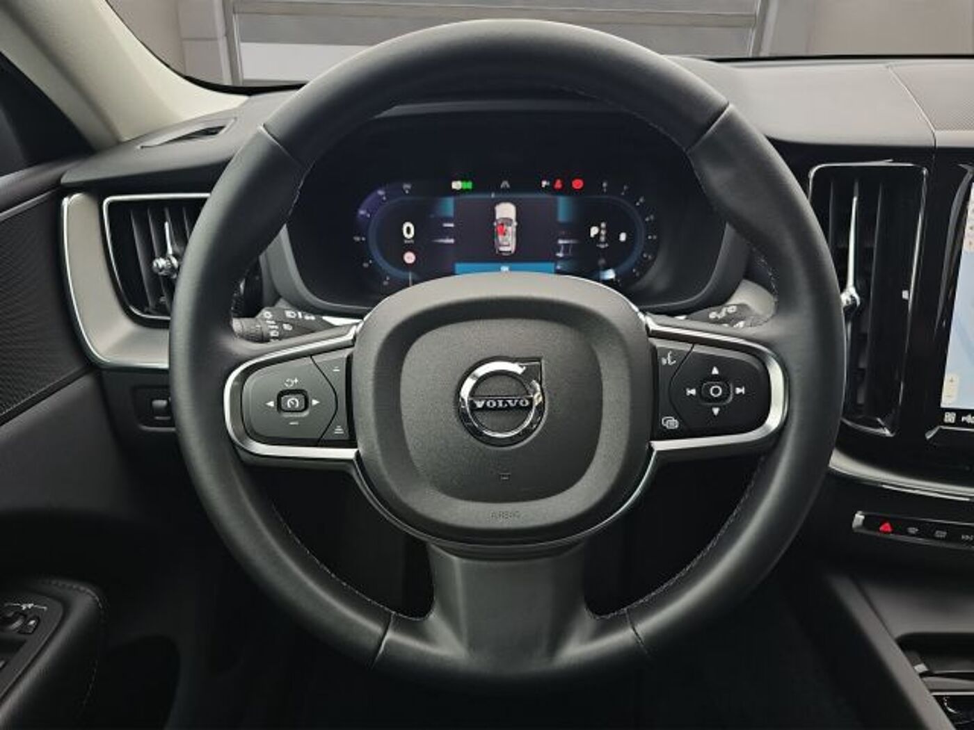 Volvo  B4 Momentum Pro NAVI LM18 APPLE CARPLAY DAB