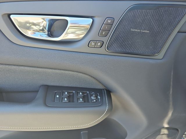 Volvo  T8 AWD Recharge RDesign NAVI PANO LED