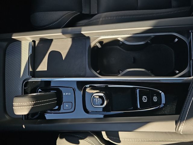 Volvo  T8 AWD Recharge RDesign NAVI PANO LED