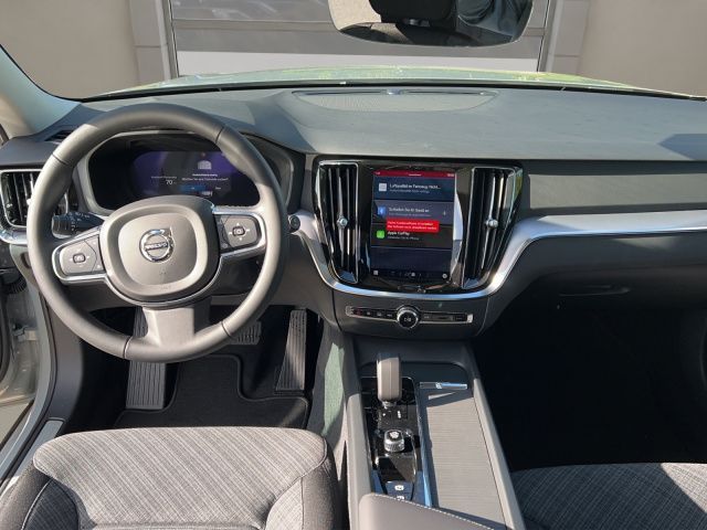 Volvo  B3 Core AHK NAVI LED KAMERA PDC LED LM