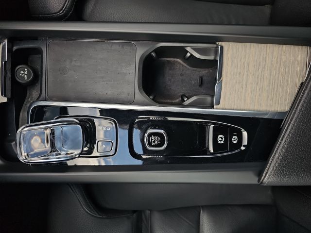 Volvo  B4 INSCRIPTION NAVI LED 20LM HARMAN KARDON