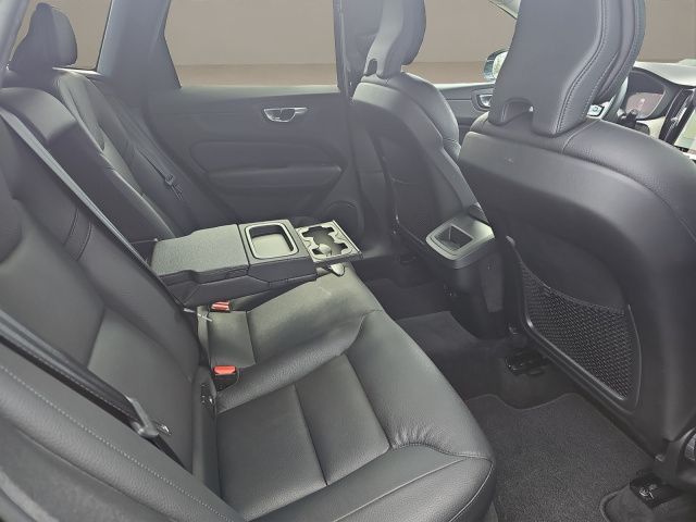 Volvo  B4 INSCRIPTION NAVI LED 20LM HARMAN KARDON