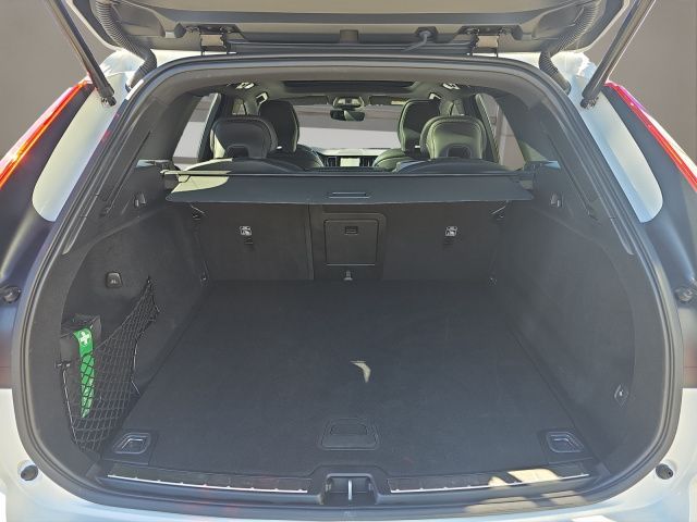 Volvo  B4 Plus Dark PANO BUSINESS PAKET LED NAVI