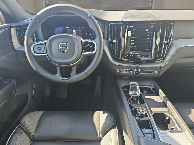 Volvo  B4 Plus Dark PANO BUSINESS PAKET LED NAVI