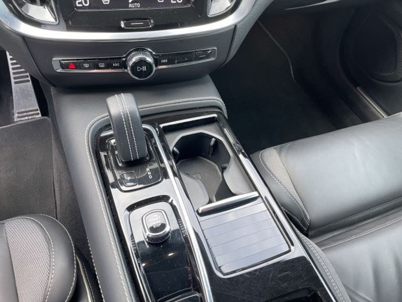 Volvo  T8 AWD R-DESIGN AHK NAVI LED WINTER PAKET