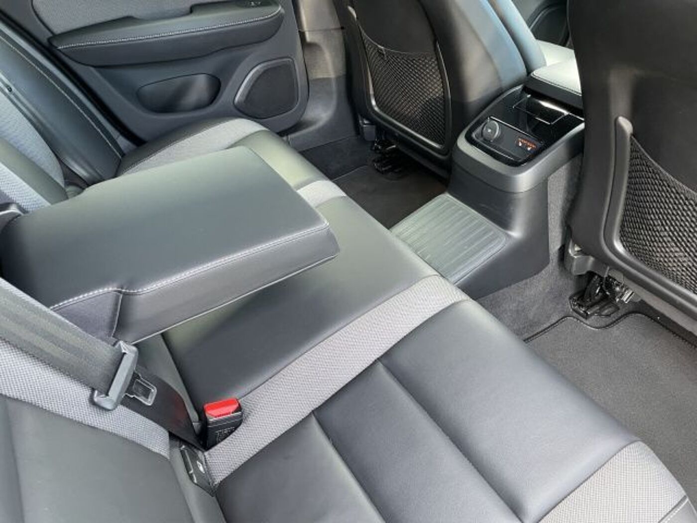 Volvo  T8 AWD R-DESIGN AHK NAVI LED WINTER PAKET