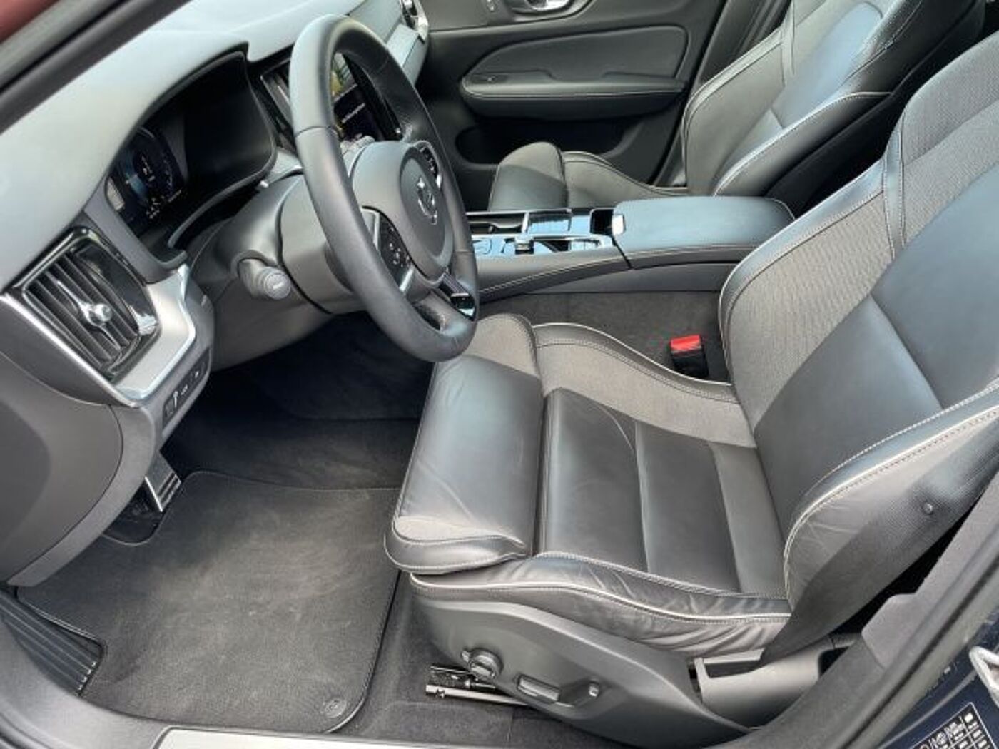 Volvo  T8 AWD R-DESIGN AHK NAVI LED WINTER PAKET