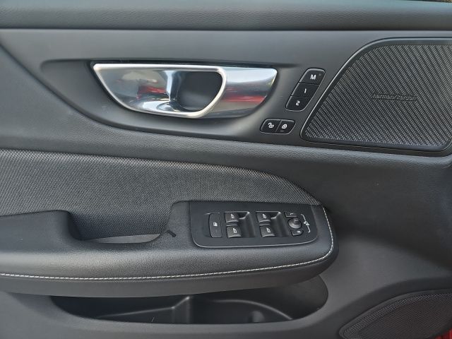 Volvo  T8 AWD Recharge R Design AHK LED SITZKOMFORT