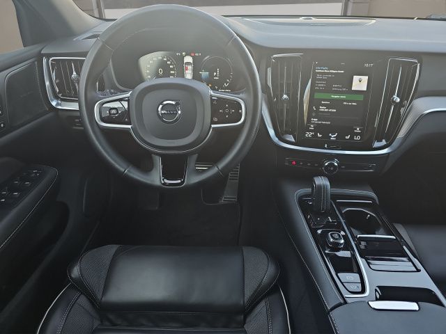 Volvo  T8 AWD Recharge R Design AHK LED SITZKOMFORT