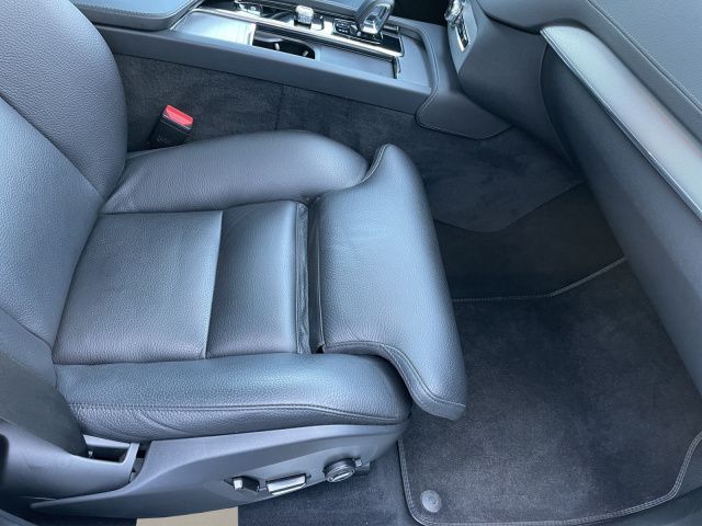 Volvo  B5 AWD ULTIMATE DARK 7SITZ PANO HUD BLIS