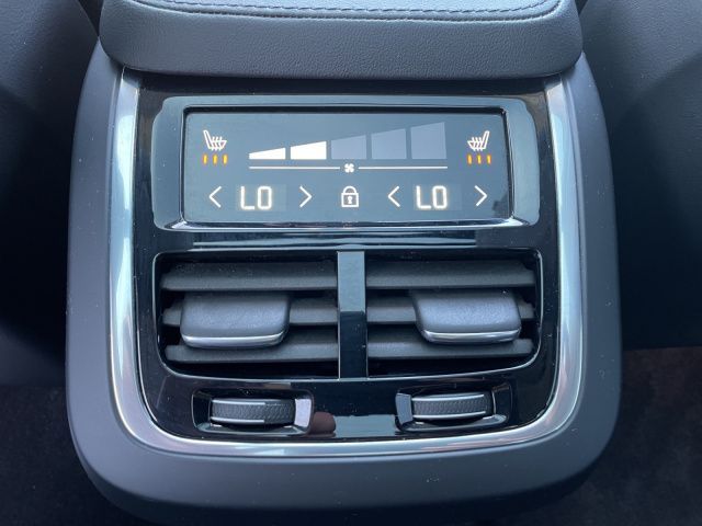 Volvo  B5 AWD ULTIMATE DARK 7SITZ PANO HUD BLIS