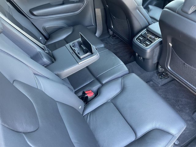 Volvo  B5 AWD ULTIMATE DARK 7SITZ PANO HUD BLIS