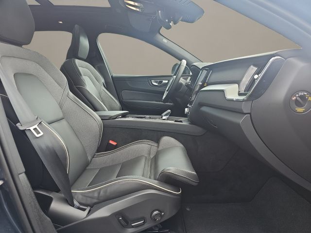 Volvo  B5  AWD Ultimate Dark AHK NAVI 360° STANDH