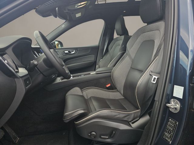 Volvo  B5  AWD Ultimate Dark AHK NAVI 360° STANDH