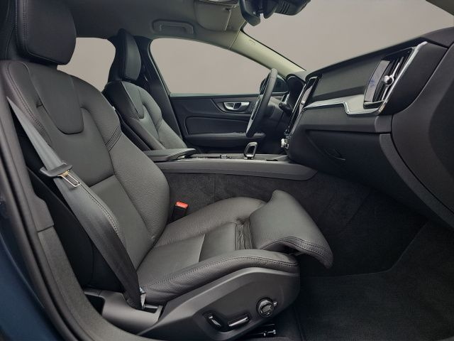 Volvo  B4 D Plus Dark ACC Navi Harman Kardon LED