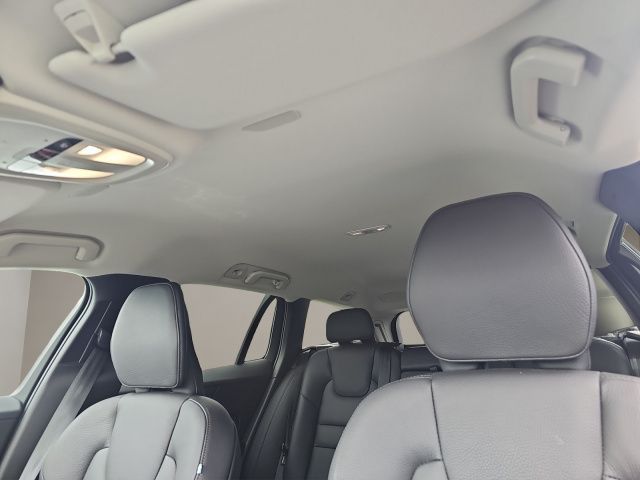 Volvo  B4 D Plus Dark ACC Navi Harman Kardon LED