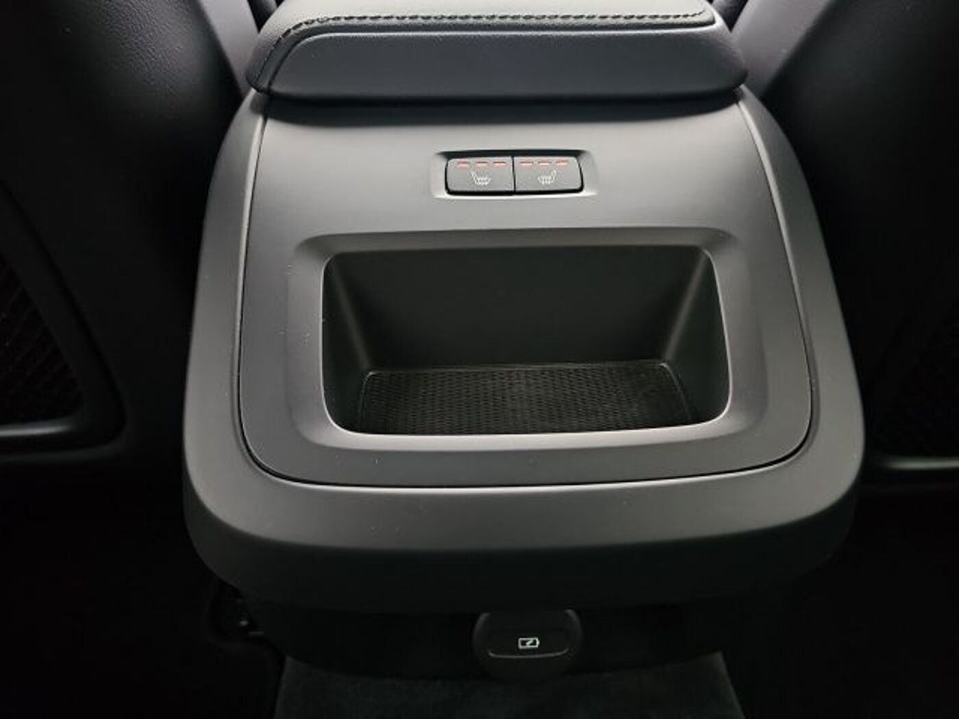 Volvo  B4 D Plus Dark ACC Navi Harman Kardon LED