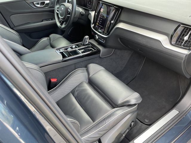 Volvo  T8 AWD R-DESIGN AHK NAVI LED WINTER PAKET