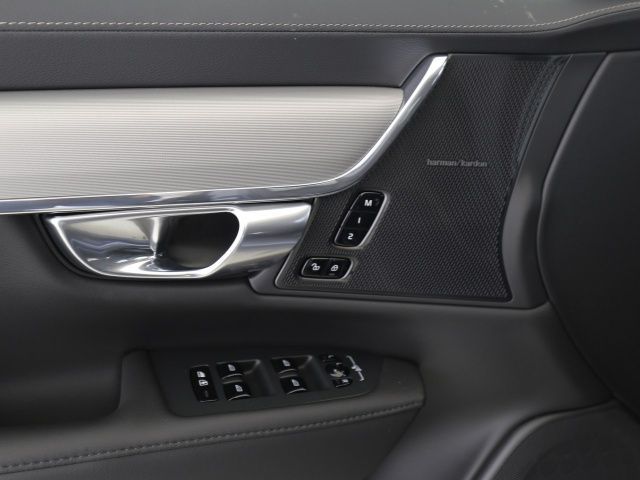 Volvo  T8 AWD Recharge Ultimate Dark PANO NAVI