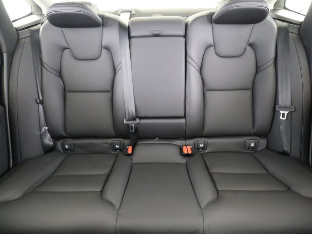 Volvo  T8 AWD Recharge Ultimate Dark PANO NAVI