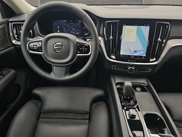 Volvo  B4 D Plus Dark ACC Navi Harman Kardon LED