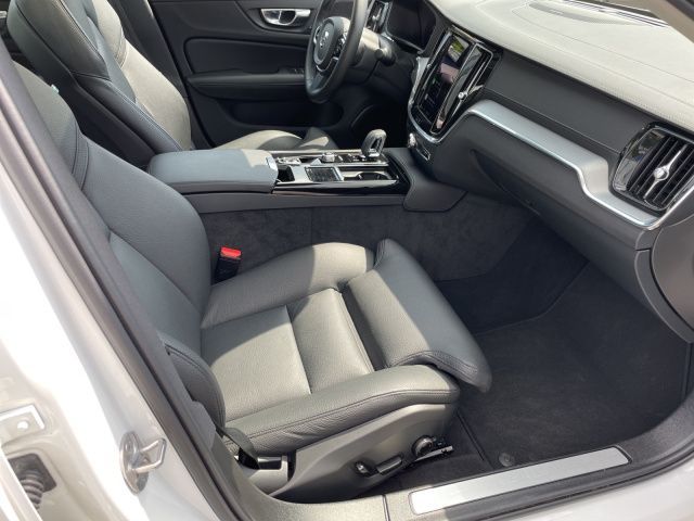 Volvo  Rech Ultimate T8 AWD PANO LED 360°19LM NAVI