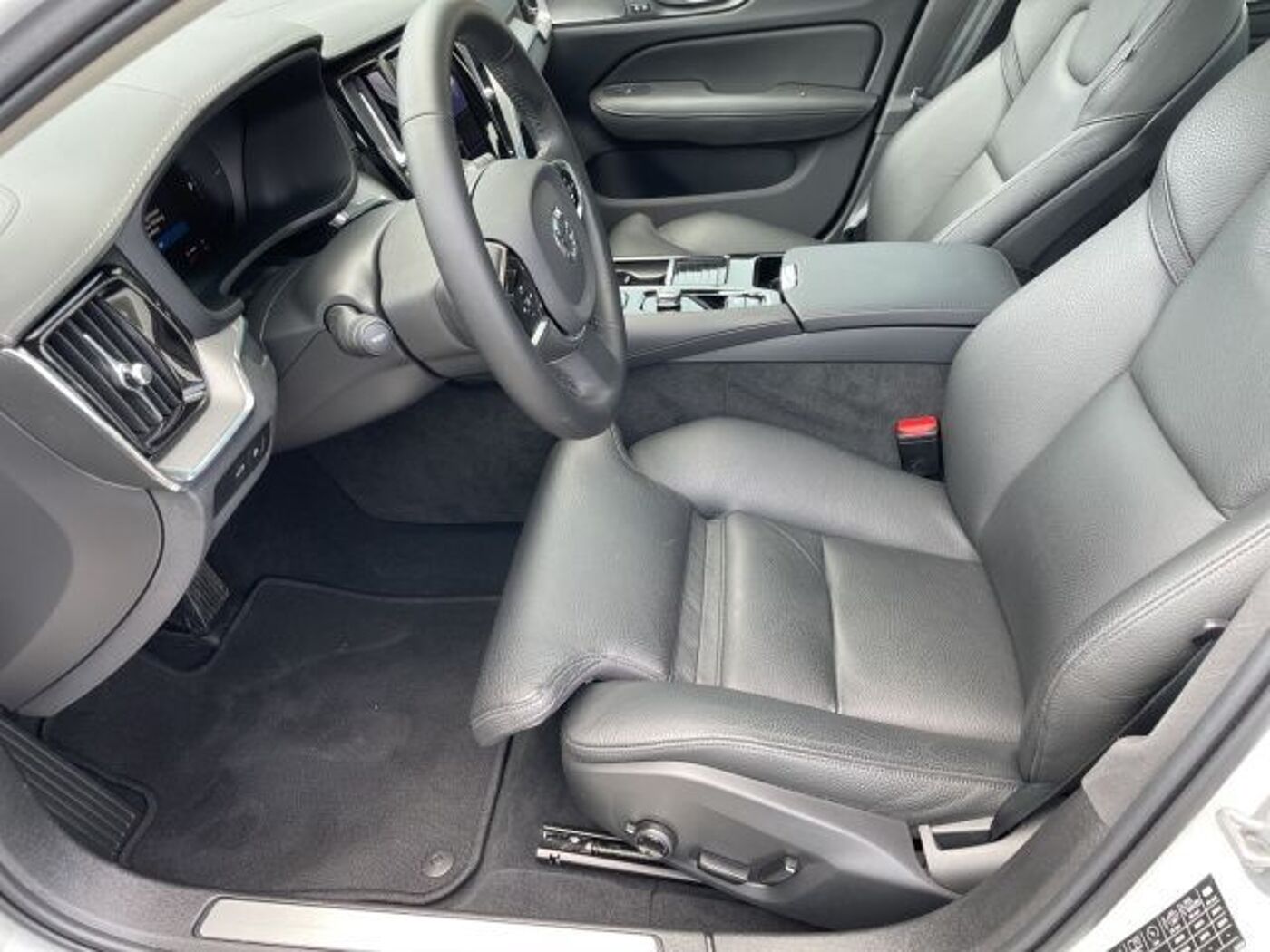 Volvo  Rech Ultimate T8 AWD PANO LED 360°19LM NAVI