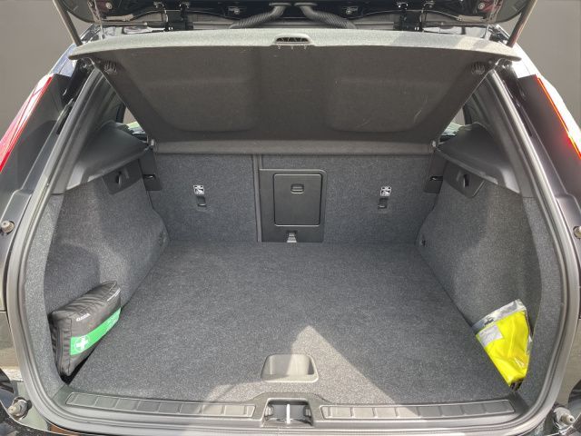 Volvo  Core Recharge Pure Electric LED 19LM GJR