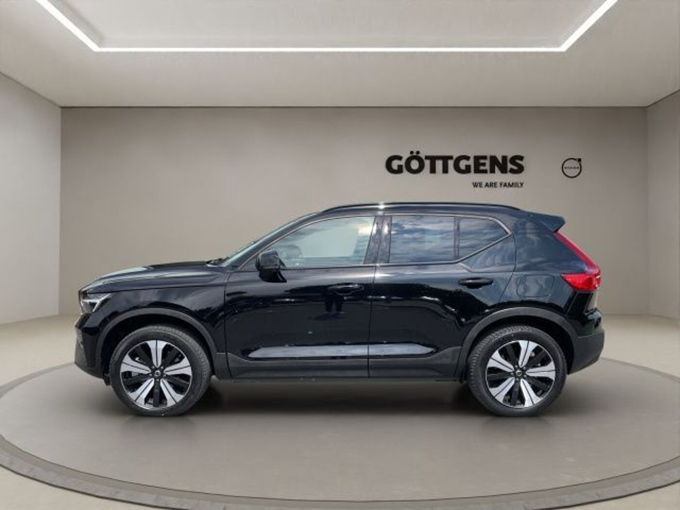 Volvo  Core Recharge Pure Electric LED 19LM GJR