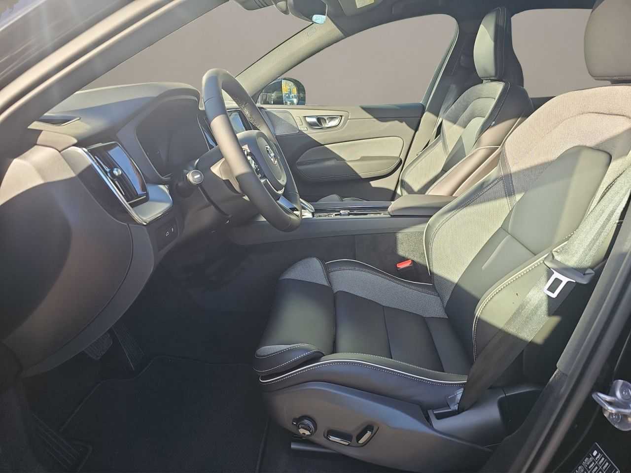 Volvo  Black Edition Plus T8 AWD 360° HARMAN