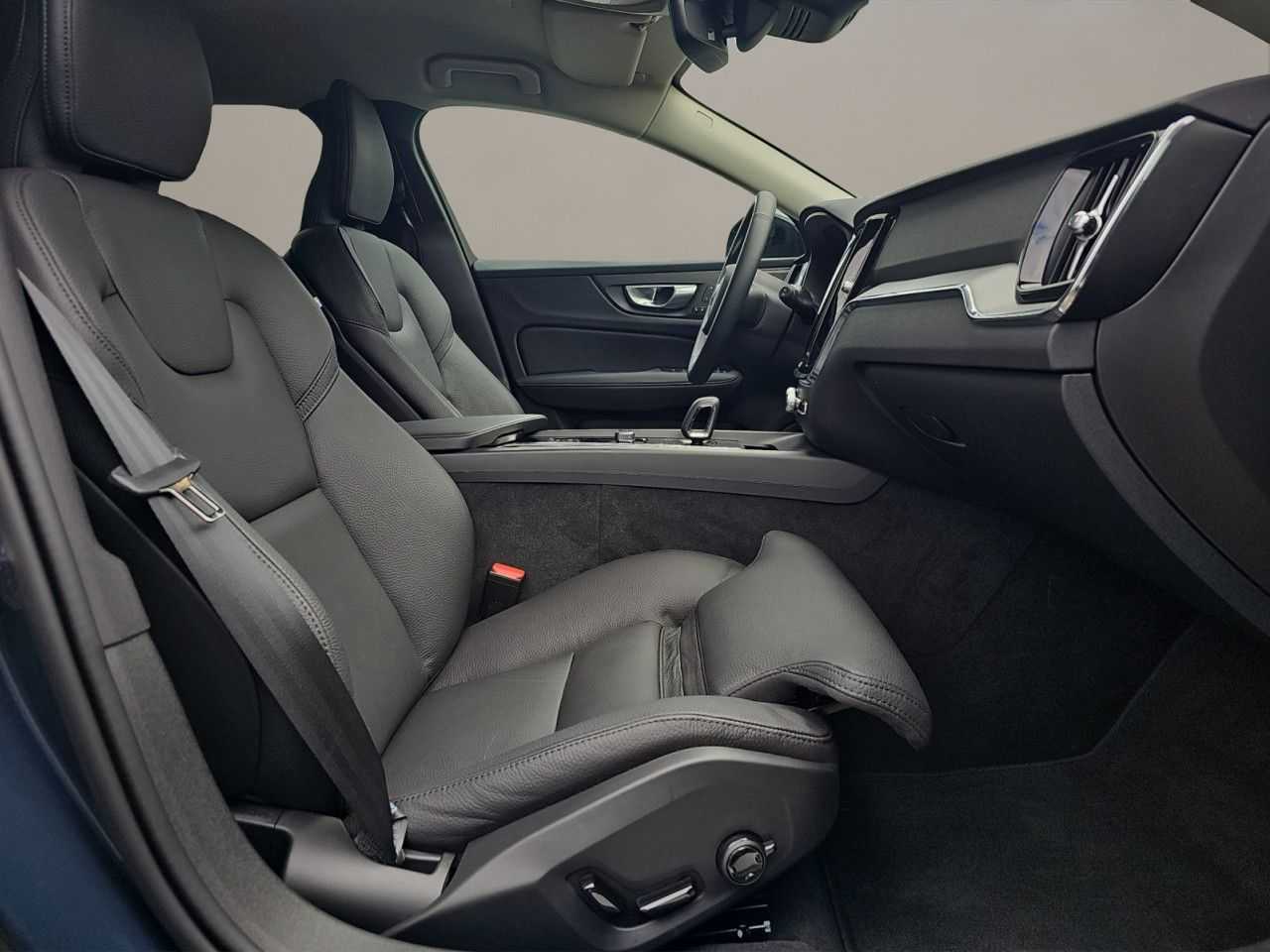 Volvo  B4 D Plus Dark ACC Navi Harman Kardon LED